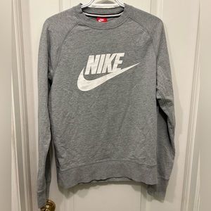 Nike Crewneck with white logo 🐺☑️